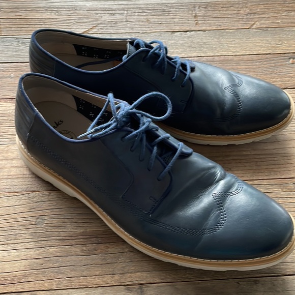 Clark’s Other - Clark’s Leather wingtip, navy leather, size 11M